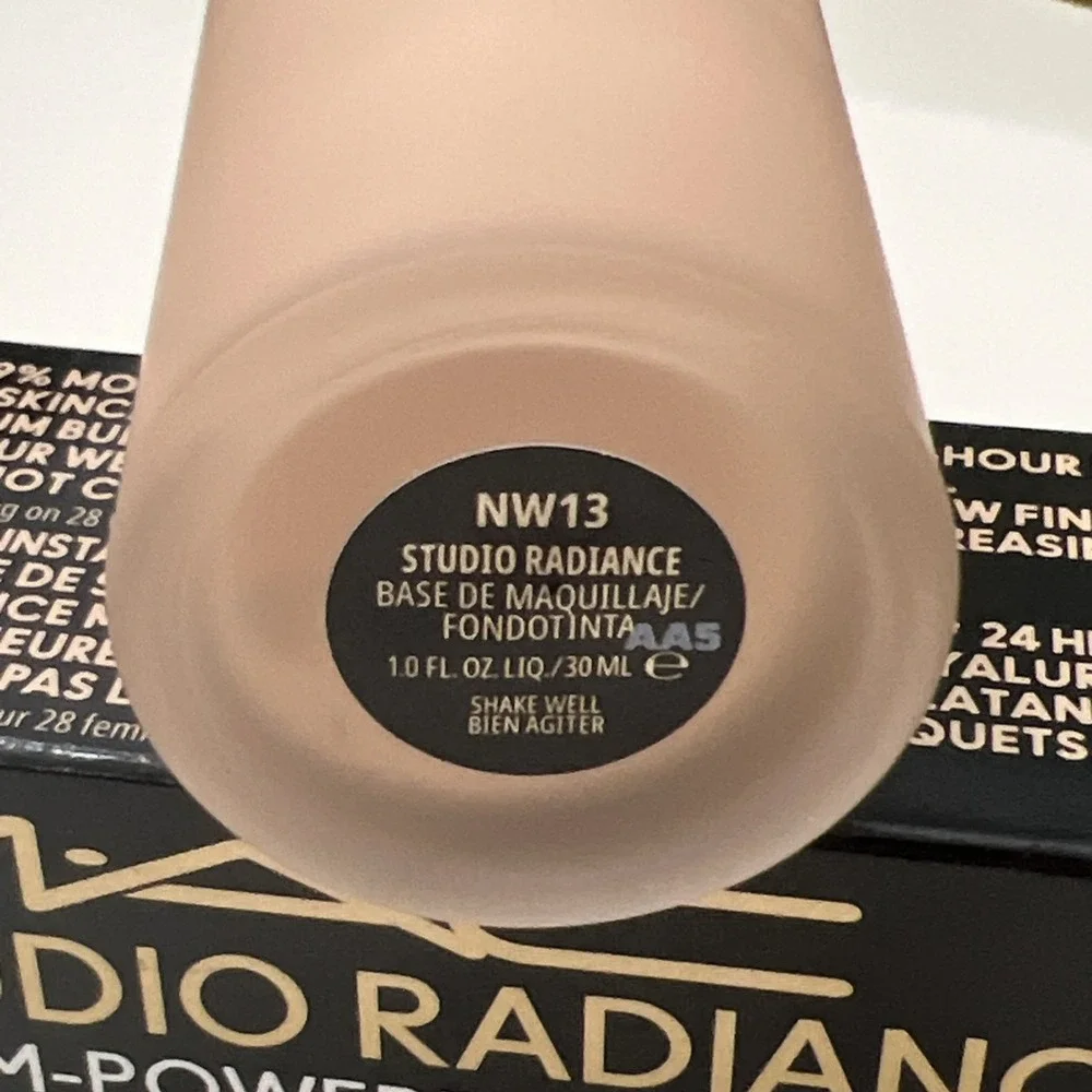 MAC - Studio Radiance Serum-Powered Foundation - NW 13 - 1 oz (NIB)